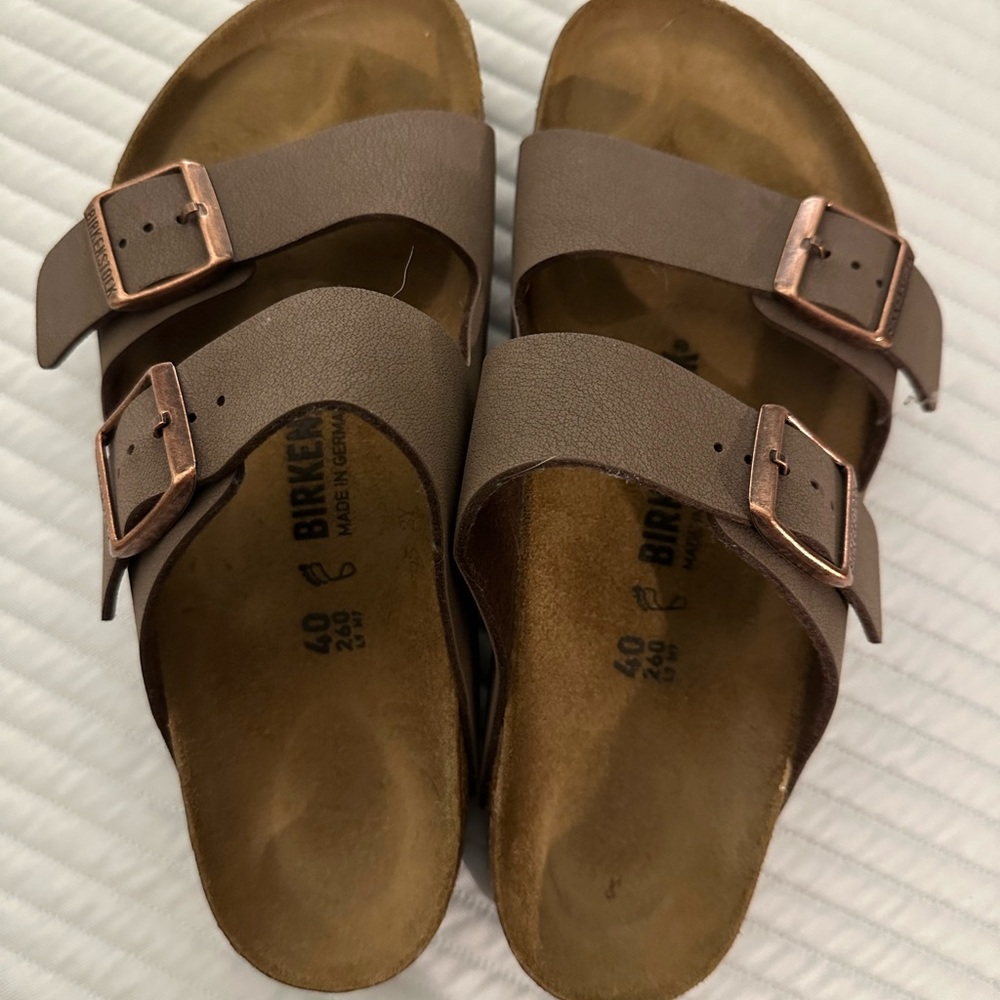 Brand new never worn! Birkenstocks size 40. No tags or box.